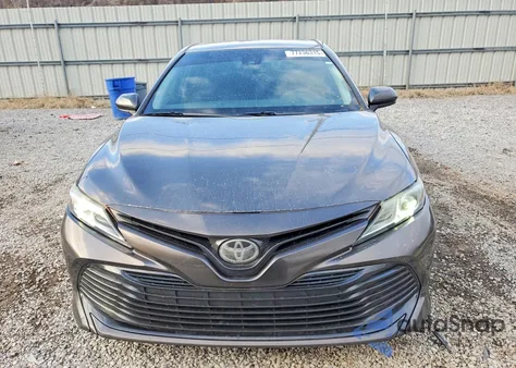 2018 Toyota Camry L из США, поврежденный, VIN 4T1B11HK5JU538765